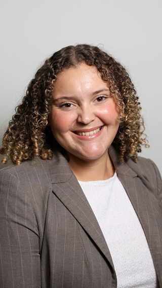 Yasmine Mezawi Headshot
